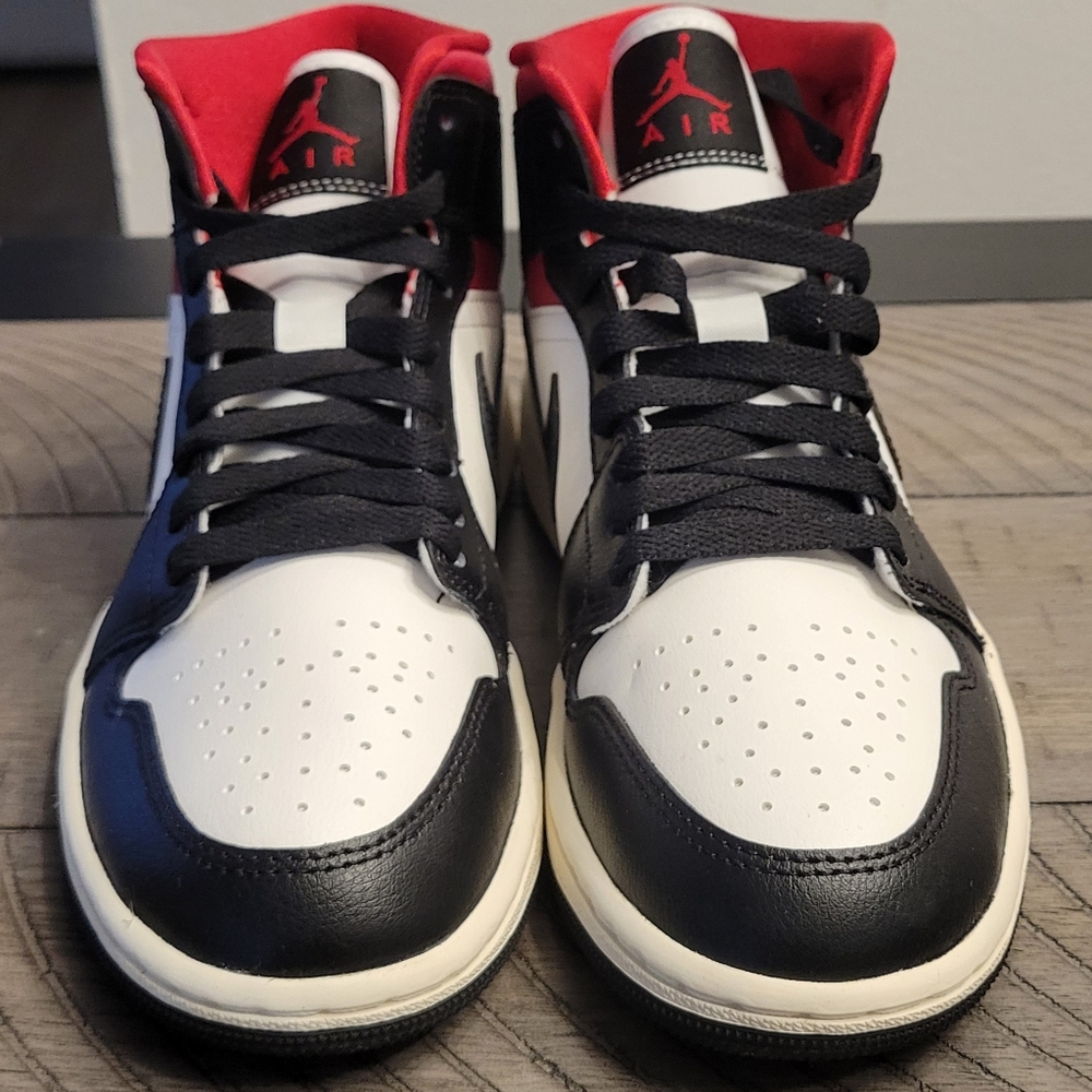 Nike Air Athletic Shoes - Black and White